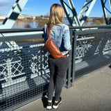 große Bauchtasche Umhängetasche Crossbody Ledertasche Leder cognac LE3087