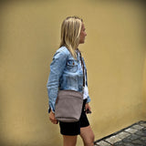 kleine Umhängetasche Schultertasche Freizeittasche Wildleder grau LE3049