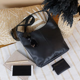 mittlere Umhängetasche Schultertasche Damentasche Leder schwarz LE0073