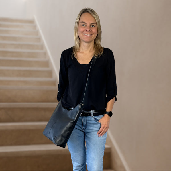 mittlere Umhängetasche Schultertasche Beuteltasche Damentasche Leder schwarz LE0072